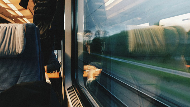 kilátás egy vonat ablakából