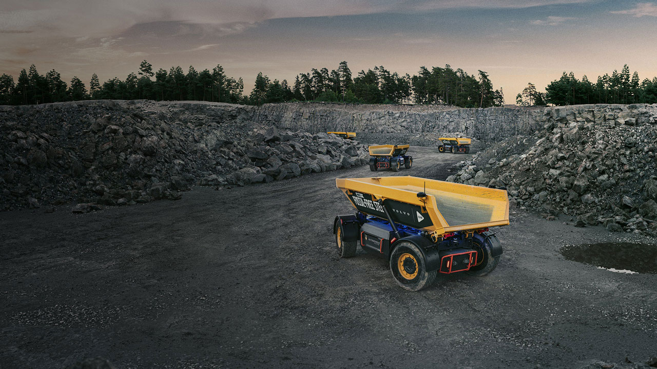 O primeiro veículo do mundo com aços produzidos sem combustíveis fósseis: um transportador de cargas de mineração autônomo do Volvo Group