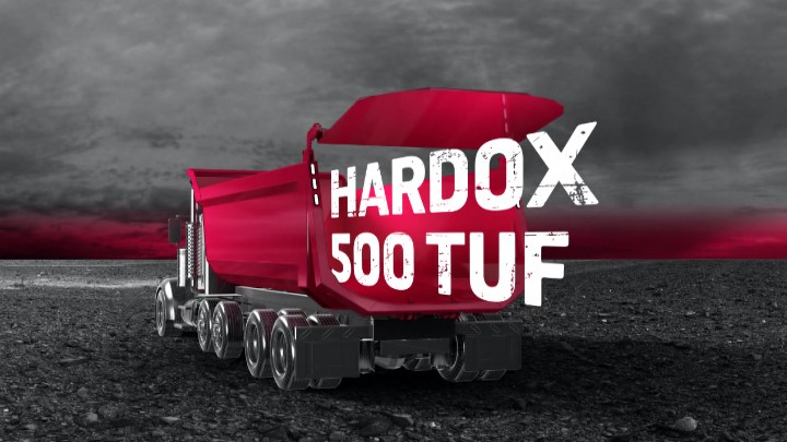Logo Hardox 500 Tuf na ciężarówce