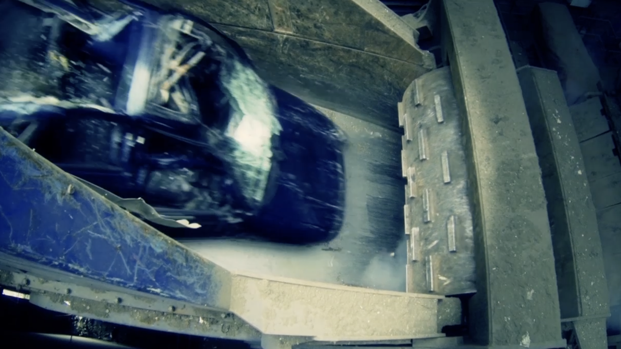 The inside of a shredder about to crush a car and turn into scrap. The shredder is made in wear-resistant Hardox® HiTuf steel.