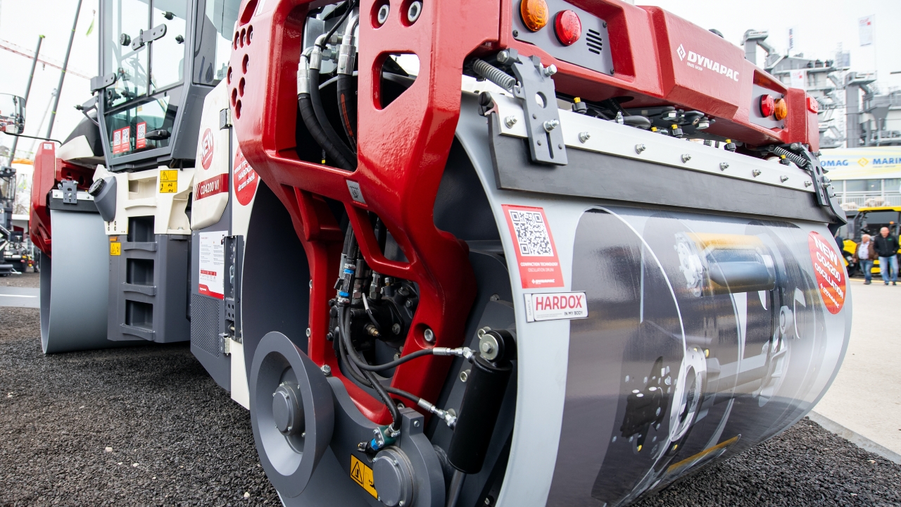 The roller drum of an asphalt paver, made in strong and tough Hardox® steel.