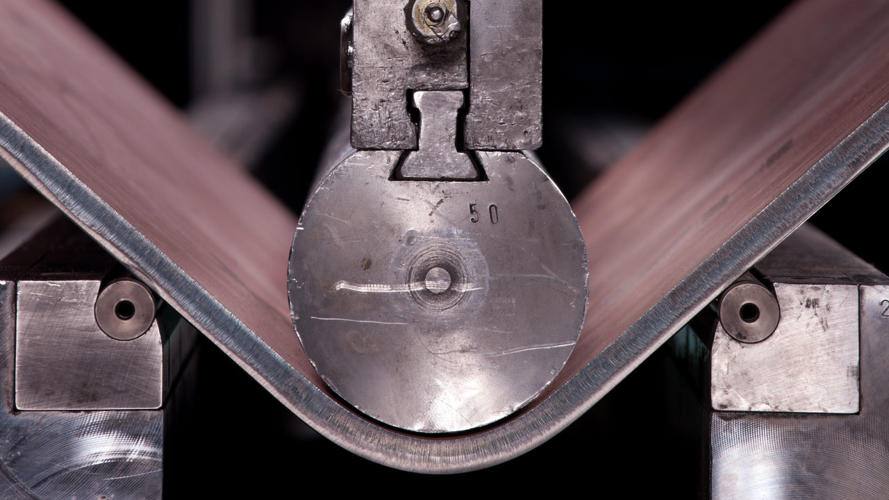 A machine bending a piece of Hardox 400 wear plate.