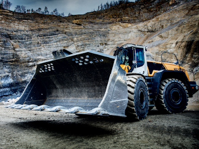 A wheel loader with a huge bucket in an abrasive mining environment