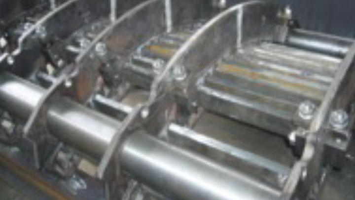 Re-engineered grizzly basket segments and bars made using Hardox® 450 and Hardox® 500 wear plate.
