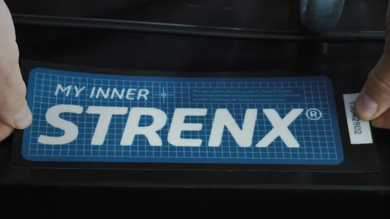 Strenx nagy teljesítményű acélból készült tereprendező berendezés.