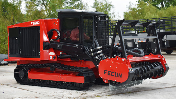 A Fecon FTX150 traktor-mulcsozó együttese, amelynek jellegzetessége a Strenx nagy teljesítményű acél.