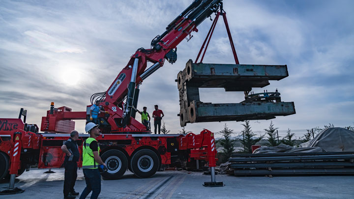 A mobile crane lifting a massive piece of steel. Crane booms in Strenx high-strength steel can be made stronger, lighter and with greater reach.